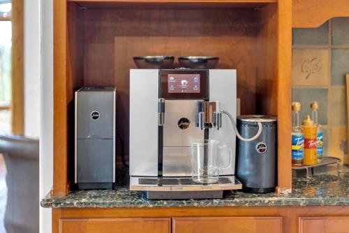 Majestic Lodge Retreat Amenities Views