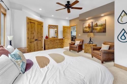 Majestic Lodge Retreat Amenities Views