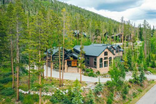 Majestic Lodge Retreat Amenities Views