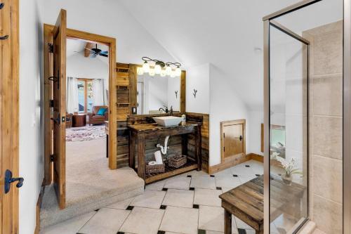 Majestic Lodge Retreat Amenities Views