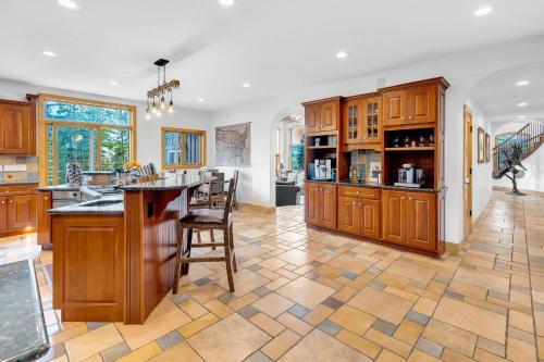 Majestic Lodge Retreat Amenities Views