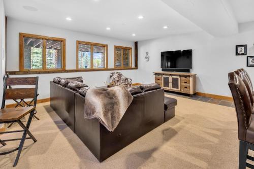 Majestic Lodge Retreat Amenities Views