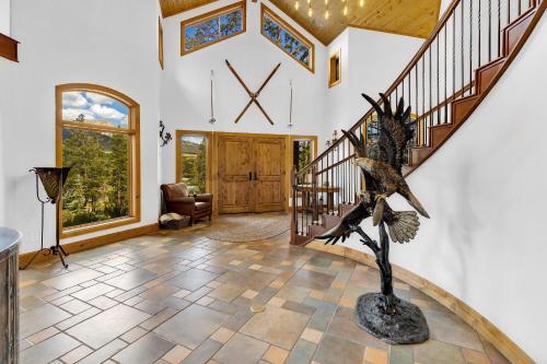 Majestic Lodge Retreat Amenities Views