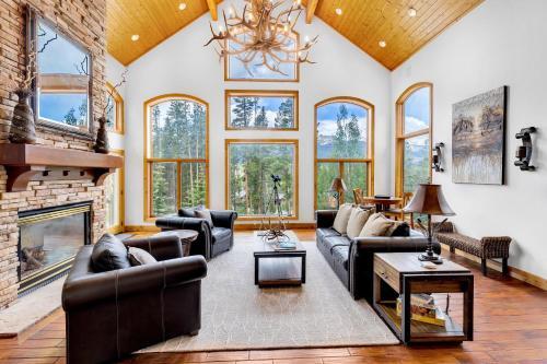 Majestic Lodge Retreat Amenities Views