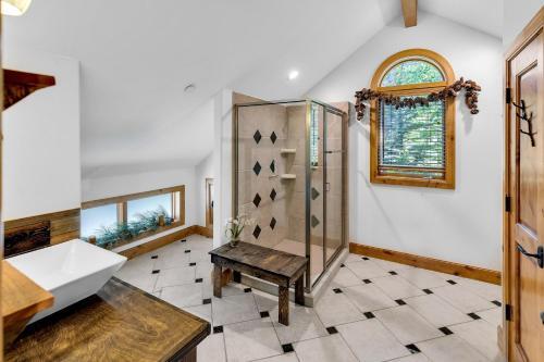 Majestic Lodge Retreat Amenities Views