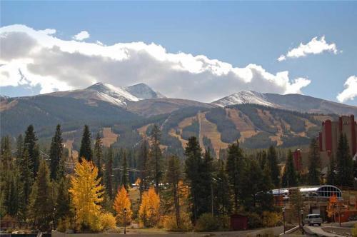 Majestic Lodge Retreat Amenities Views