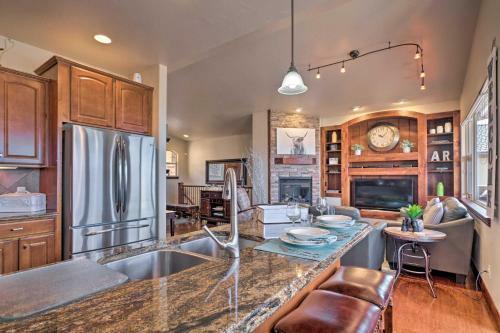 Idyllic Colorado Springs Escape With Pikes Peak Views