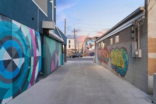 New Stunning Modern Loft In Rino! Walk Everywhere!