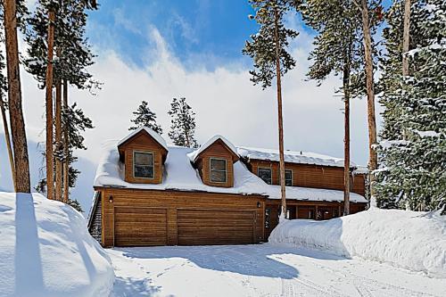 New Listing! Inviting Mountain Home With Hot Tub Home