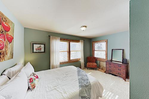 New Listing! Inviting Mountain Home With Hot Tub Home