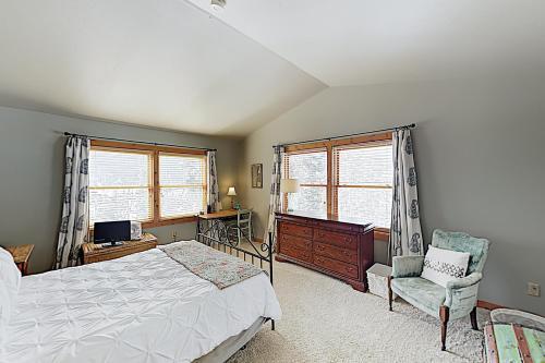 New Listing! Inviting Mountain Home With Hot Tub Home