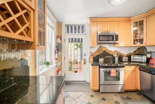5 Star Cap Hill 3br Patio Garage & Walk Downtown