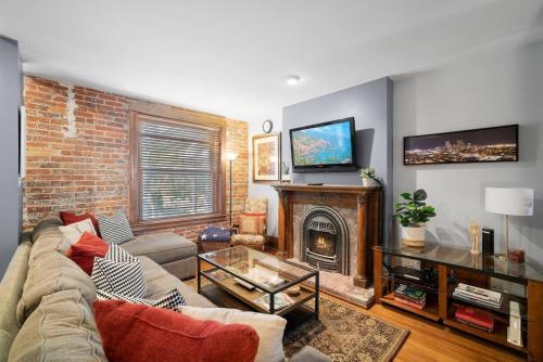 5 Star Cap Hill 3br Patio Garage & Walk Downtown