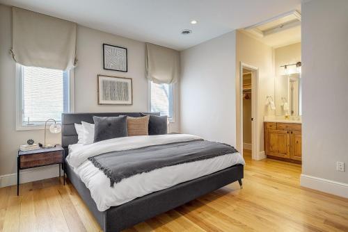 Luxe Family Getaway Pool Table & Arcade Sleeps 12