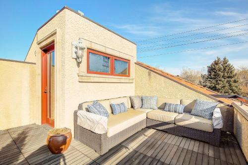 Luxe Family Getaway Pool Table & Arcade Sleeps 12