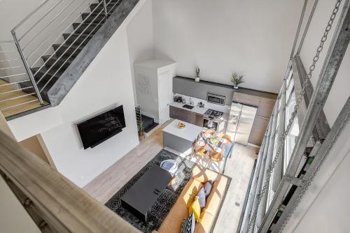 Amazingly Sleek Rino Pad - Stunning Mountain Views