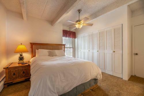 Stunning Lakefront Views - 2br Condo - Bbq And Fireplace!