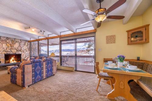 Stunning Lakefront Views - 2br Condo - Bbq And Fireplace!