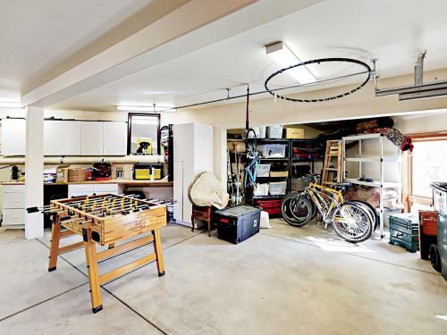 Grand 5,000 Square Foot 4br Mountain Home Home
