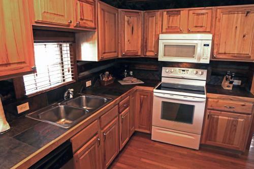 Triple R Cottages By Rocky Mountain Resorts