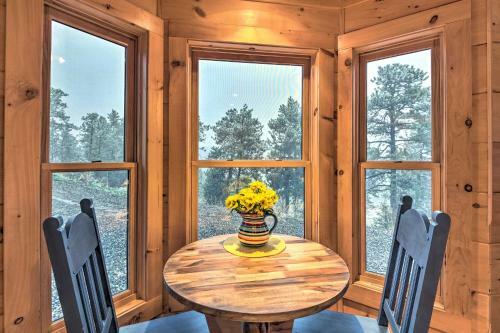 Cozy Log Cabin Less Than 2 Miles To Downtown Evergreen!