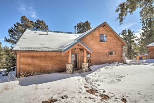 Log Cabin With Mountain Views About 30mi To Pikes Peak