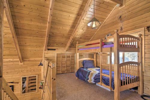 Log Cabin With Mountain Views About 30mi To Pikes Peak
