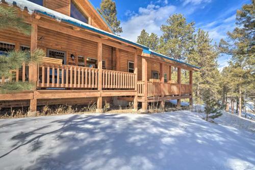 Log Cabin With Mountain Views About 30mi To Pikes Peak