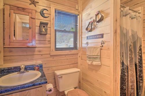 Log Cabin With Mountain Views About 30mi To Pikes Peak
