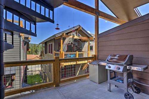 Upscale Getaway With Hot Tub, Walk To Main St