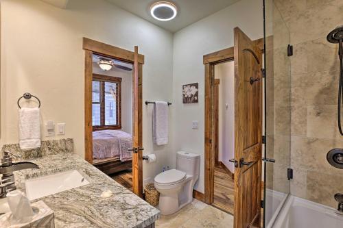 Upscale Getaway With Hot Tub, Walk To Main St