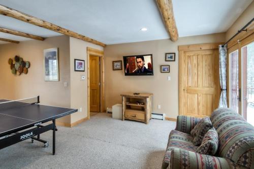 Rocky Mountain Outpost Home 8 Bedrooms Dog Friendly