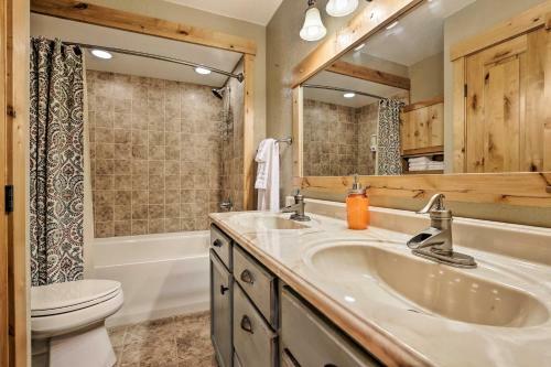 Apartamento Granby Condo With Pool Access - Mins To Hiking!