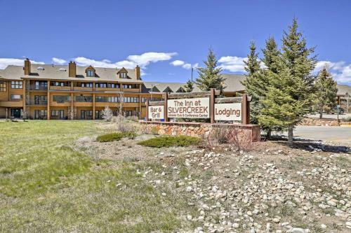 Apartamento Granby Condo With Pool Access - Mins To Hiking!