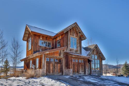 Saddle Ridge Lodge