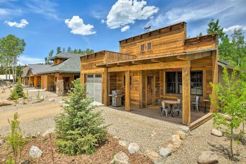 Updated Western Cabin Just 2 Blocks To Grand Lake!