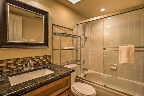 Cozy Condo With 2 Suites In Denver Tech Center!