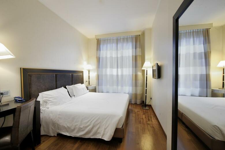 Hotel Canada(.)