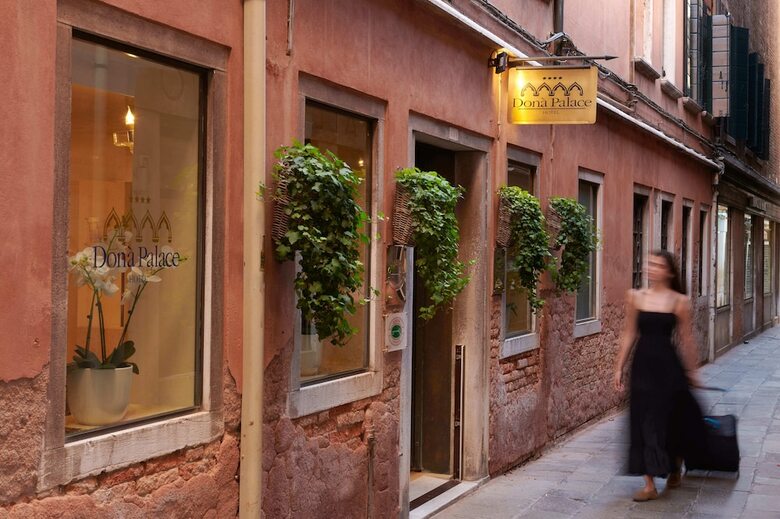 Hotel Don� Palace