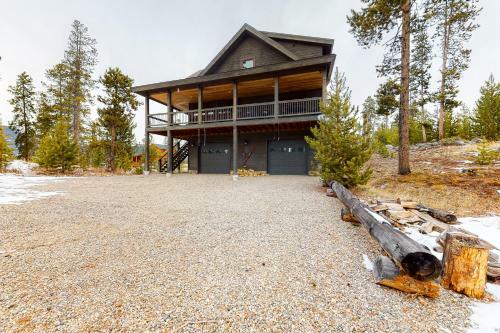 Mountain Views Lake Home