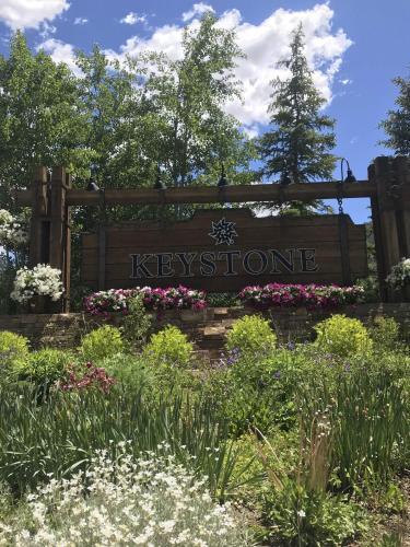 Red Hawk Lodge 2210