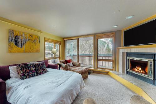 Liftside Condominiums 301
