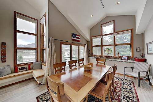 Keystone Ranch With Hot Tub, Sauna & Chef's Kitchen Home