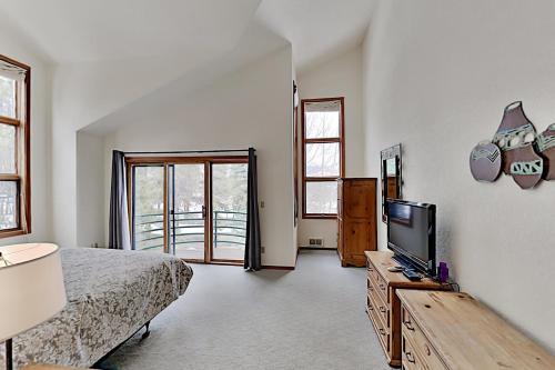 Keystone Ranch With Hot Tub, Sauna & Chef's Kitchen Home