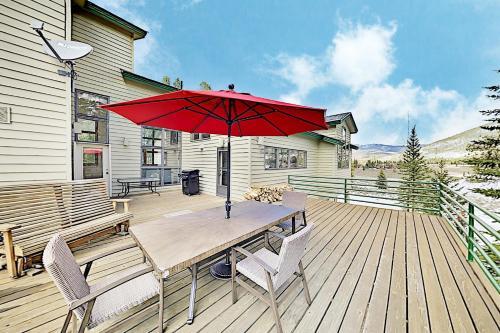 Keystone Ranch With Hot Tub, Sauna & Chef's Kitchen Home