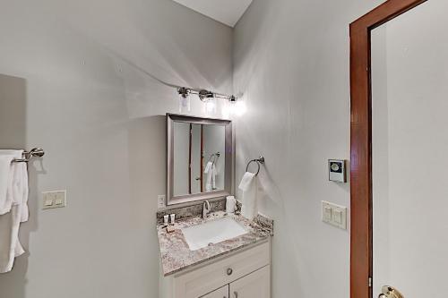Keystone Ranch With Hot Tub, Sauna & Chef's Kitchen Home