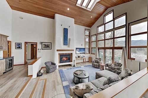 Keystone Ranch With Hot Tub, Sauna & Chef's Kitchen Home