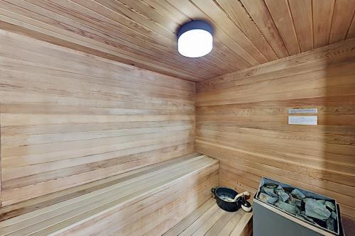 Keystone Ranch With Hot Tub, Sauna & Chef's Kitchen Home