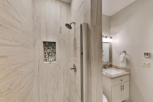 Keystone Ranch With Hot Tub, Sauna & Chef's Kitchen Home