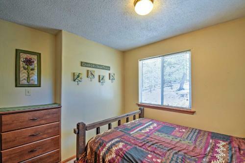 Cabin With Mtn Views - 5 Mi To Mueller State Park!